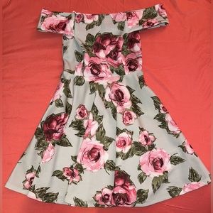•NWT!!• Lovely Day XI Grey Dress with Pink Roses. Size S